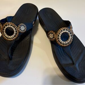 Women CROCS Sanrah Diamante Black/Gold wedge flip flops size 10 bead embellish